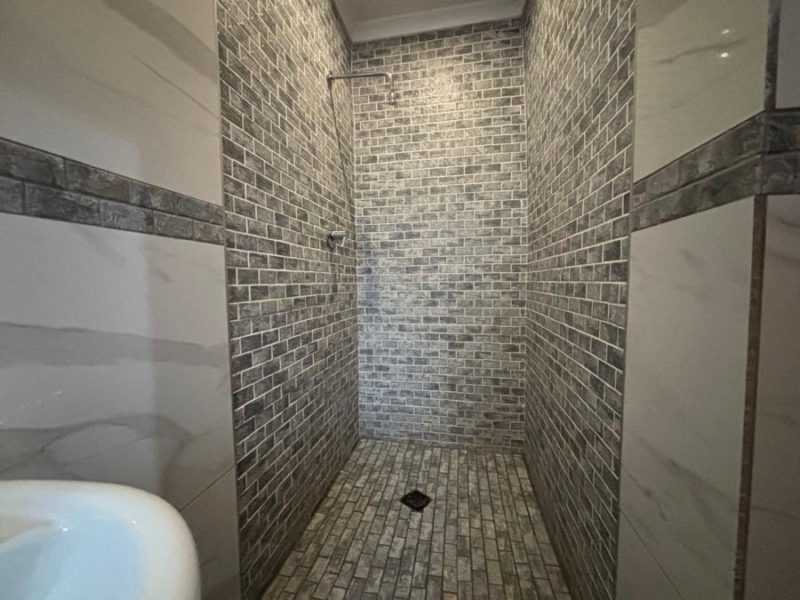 5 Bedroom Property for Sale in Electric City Western Cape